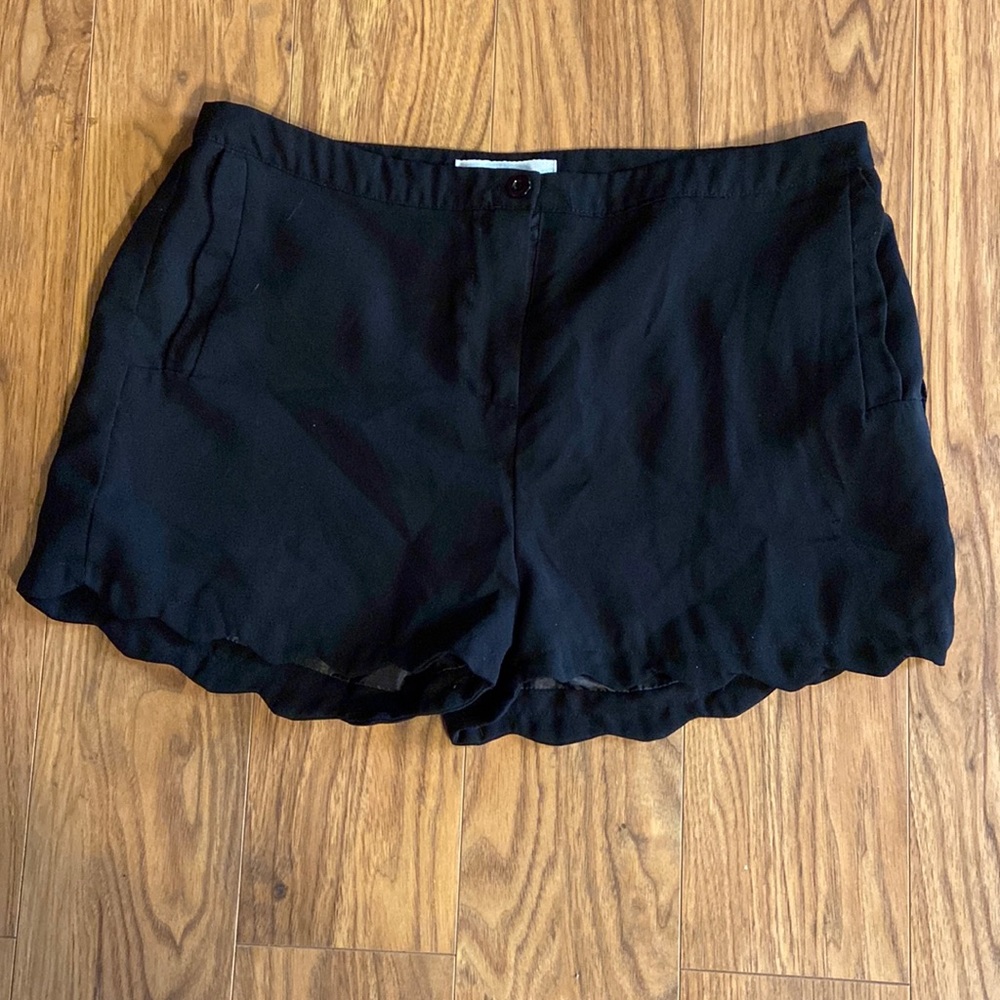 San Souci Dressy Crepe Scalloped Shorts